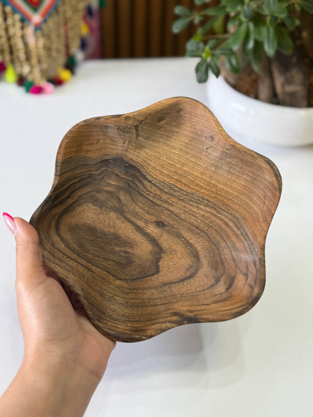 کاسه چوبی طرح ستاره ای از جنس چوب گردو