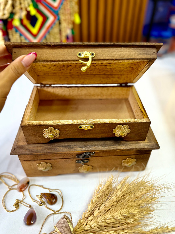 صندوقچه چوبی رو تاج گلدار