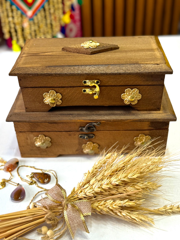 صندوقچه چوبی رو تاج گلدار