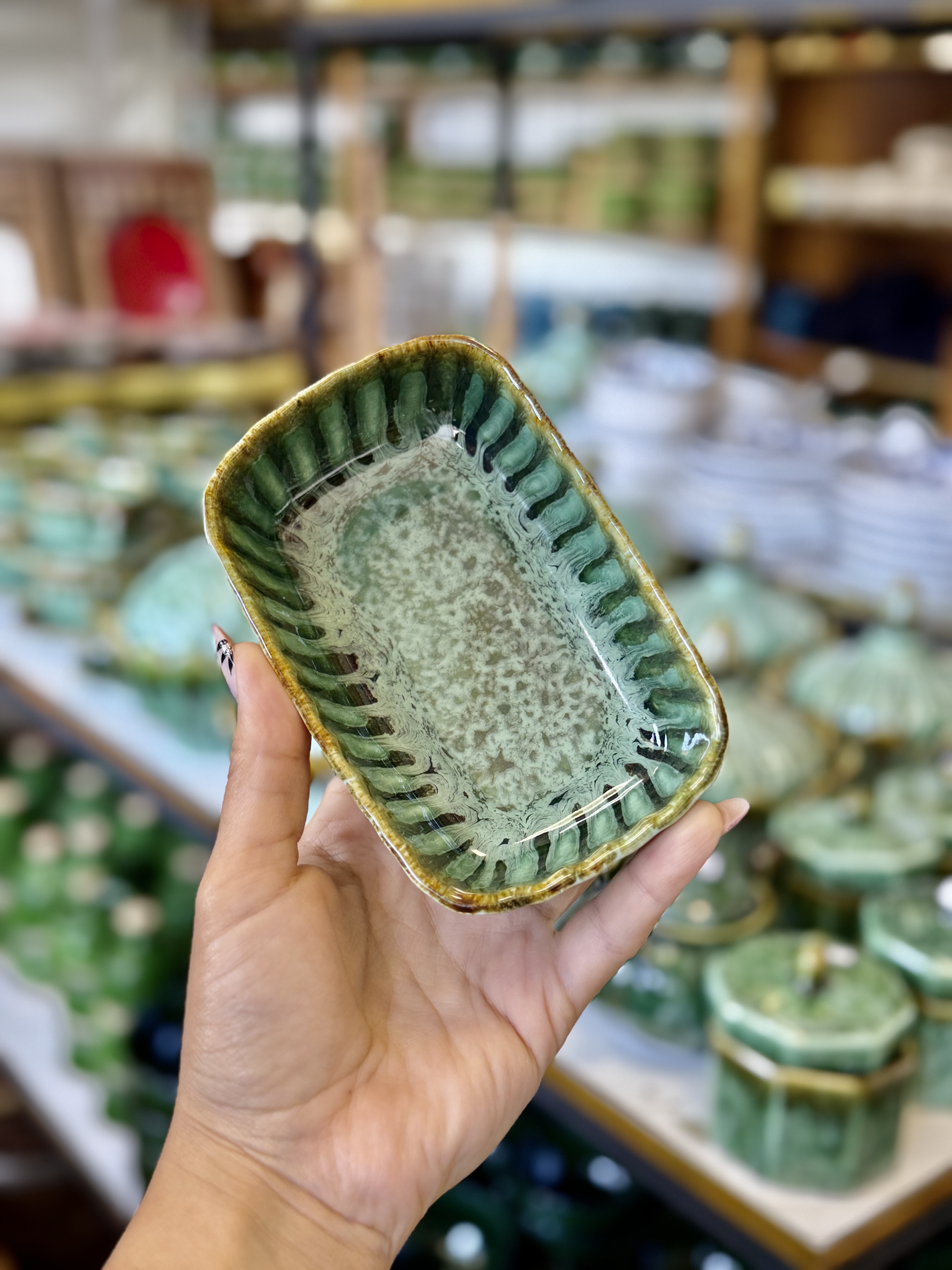 پیاله مزه خوری شره ای