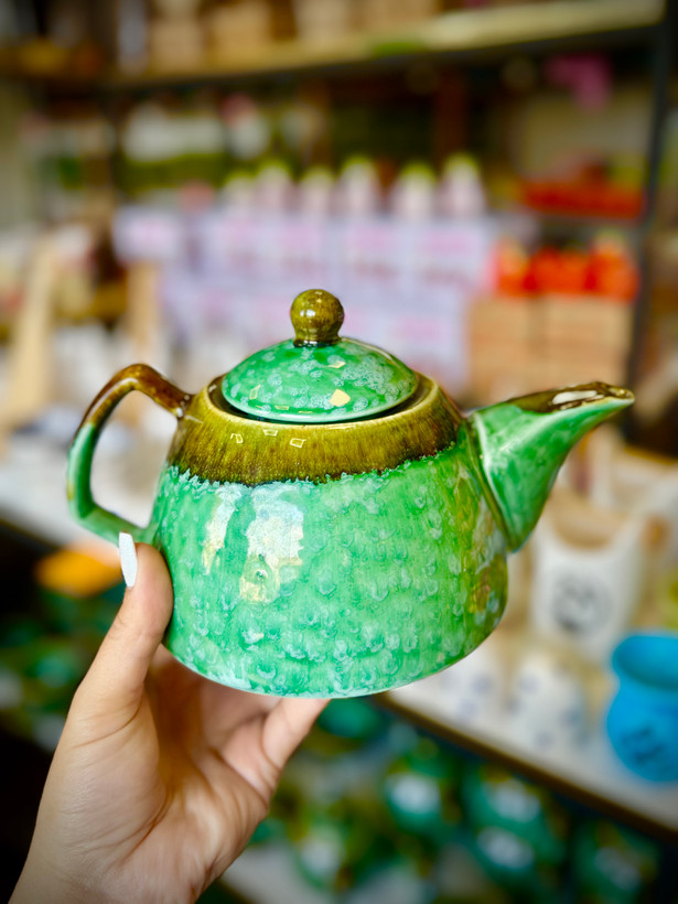 قوری بزرگ شره ای